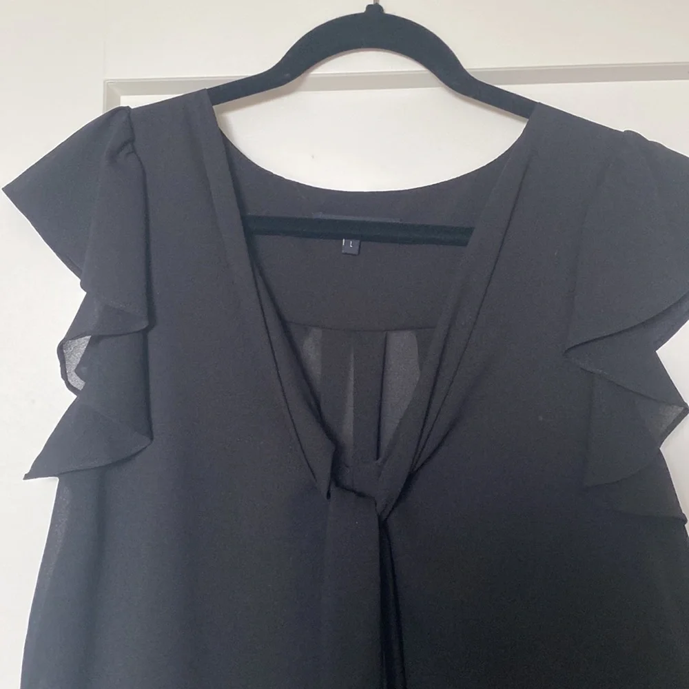 Black blouse - Picture 2 of 3